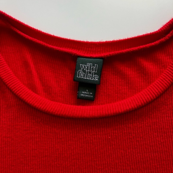 Red ribbed baby tee with ruffled edges - Picture 3 of 3